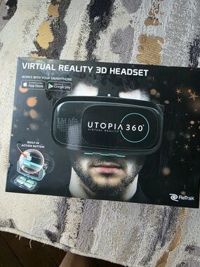 Topia Utopia360° Smartphone VR Headset in Black with Teal Accents